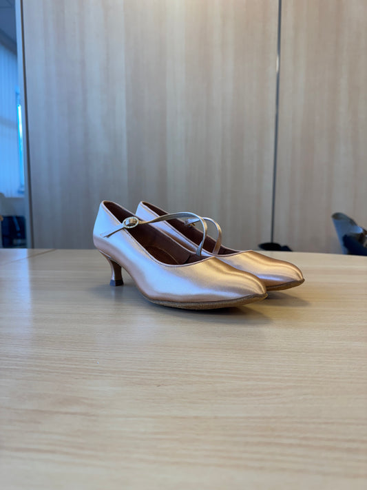 ICS RoundToe SingleStrap - Peach Satin - Size 8 - Narrow