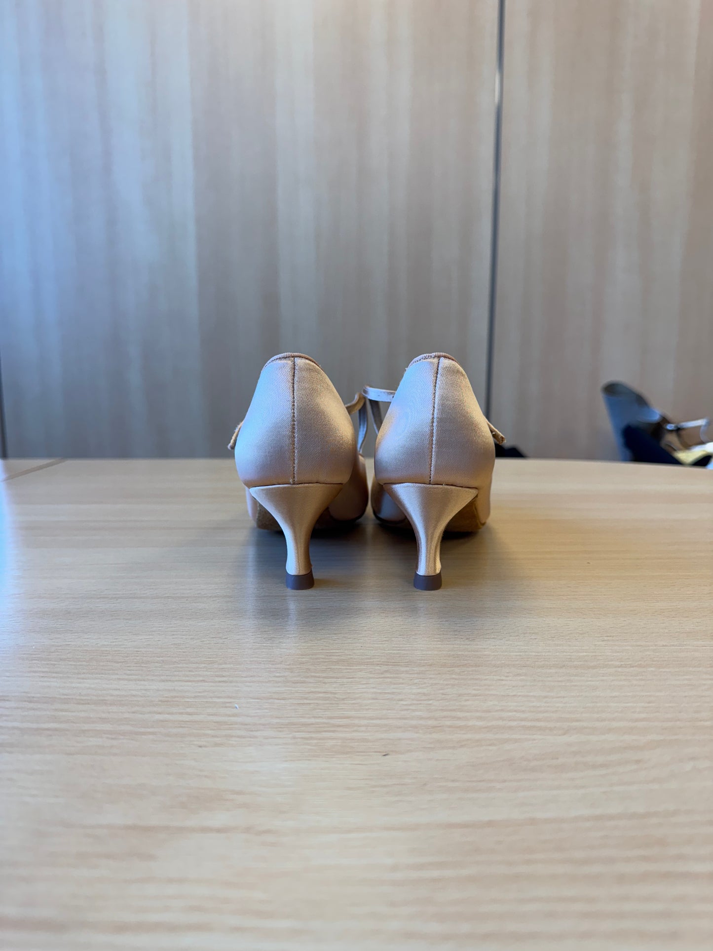 ICS RoundToe SingleStrap - Peach Satin - Size 8 - Narrow