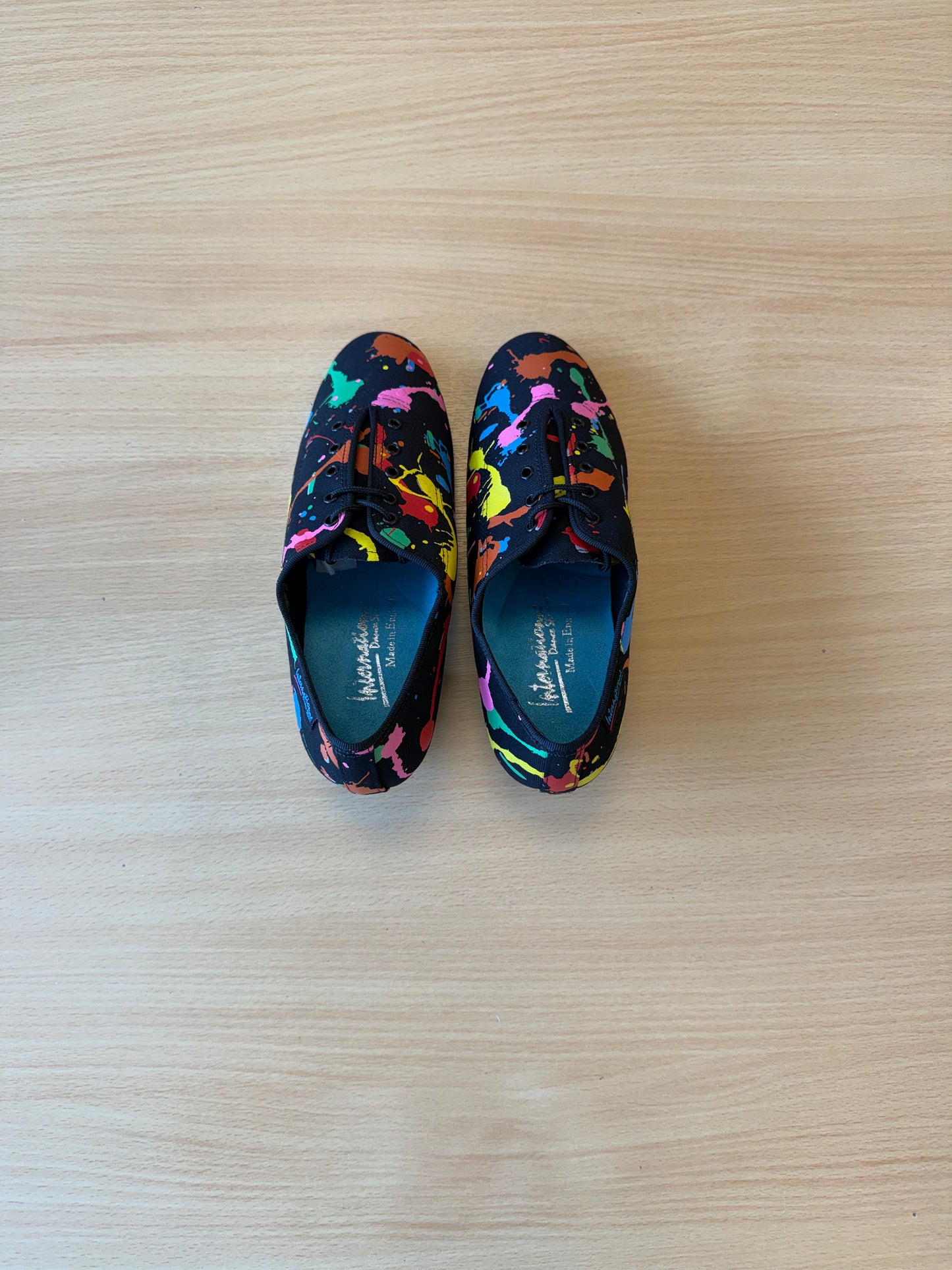 Heather Split-Sole - ArtAttack - Size 4 - Wide (Blue & Pink Soles)