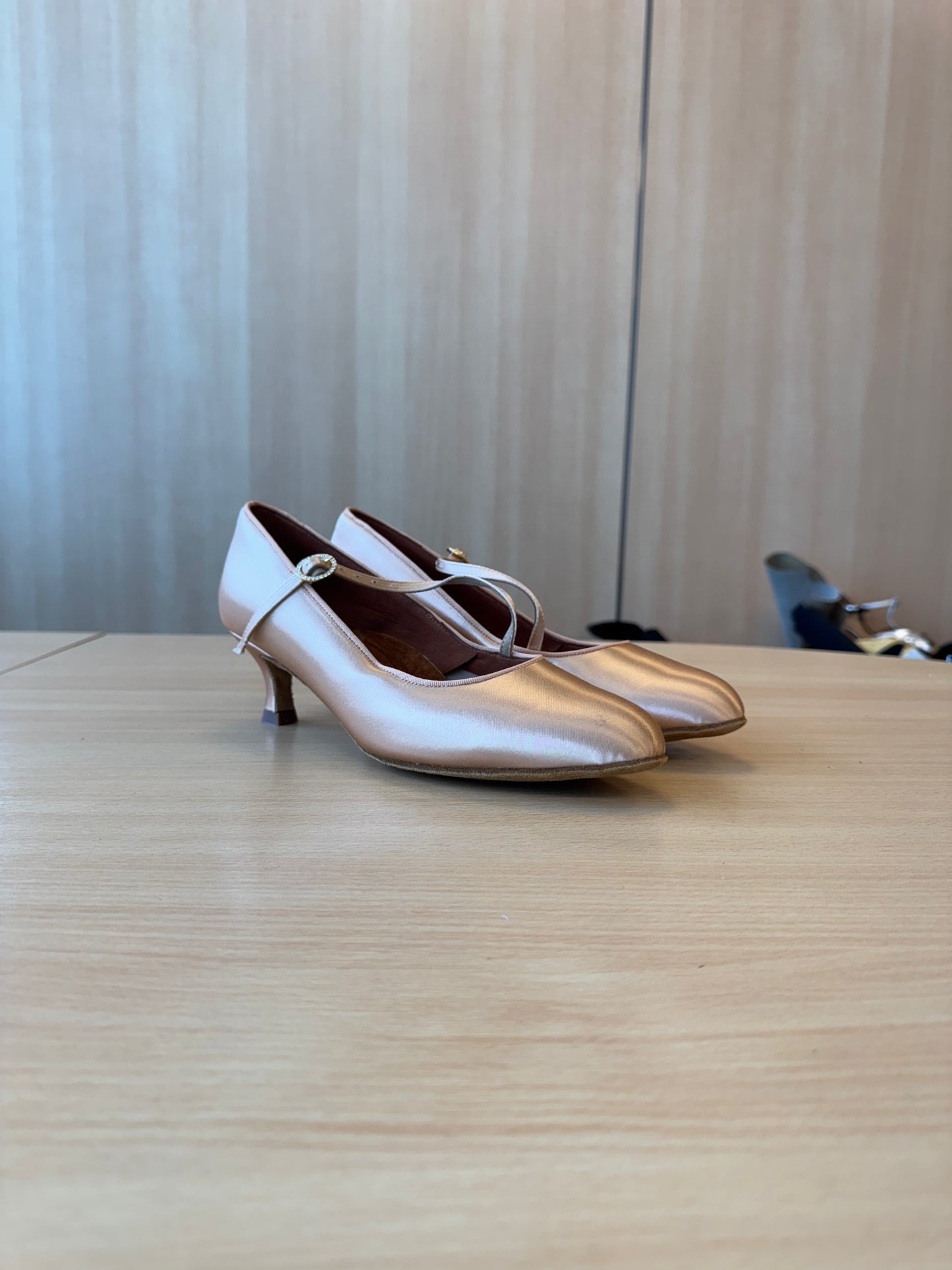 ICS RoundToe SingleStrap - Peach Satin - Size 7.5 - Regular