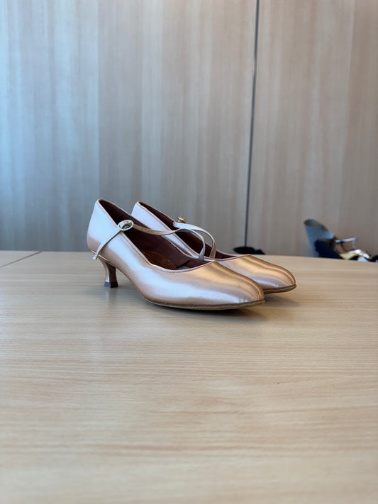 ICS RoundToe SingleStrap - Peach Satin - Size 7.5 - Regular