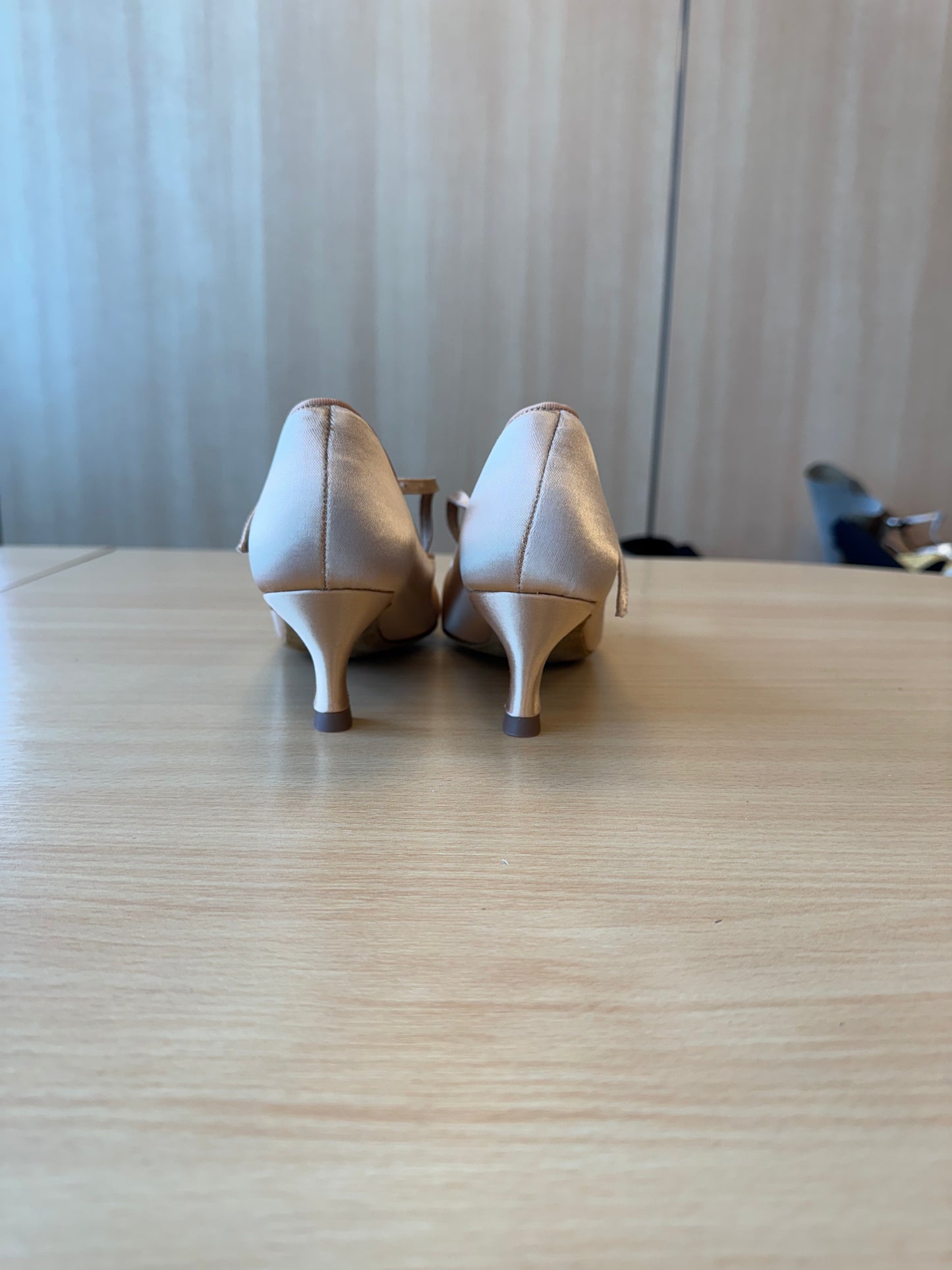 ICS RoundToe SingleStrap - Peach Satin - Size 7.5 - Regular