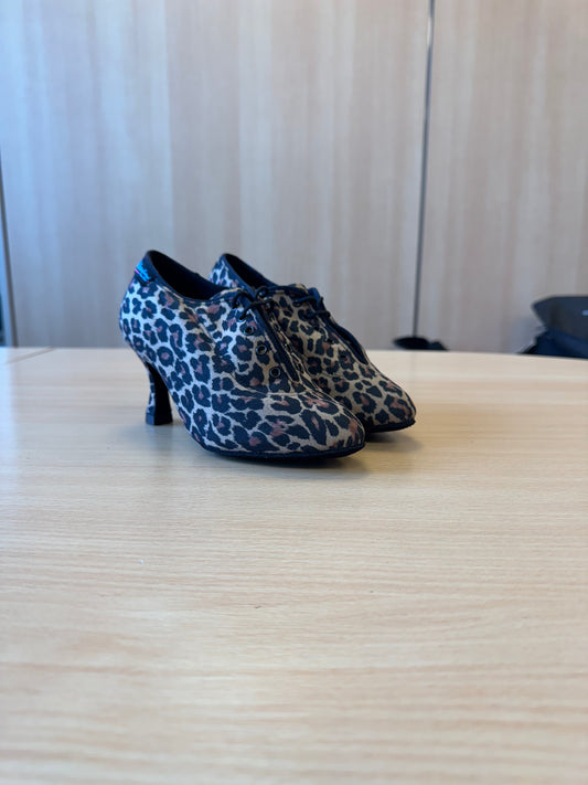 Roxy - Leopard - Size 2.5 - Wide