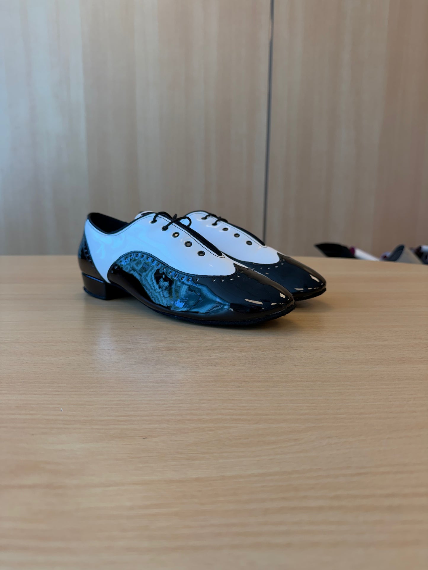 Brogue Full-Sole - White/Black Patent - Size 9.5 - X Wide