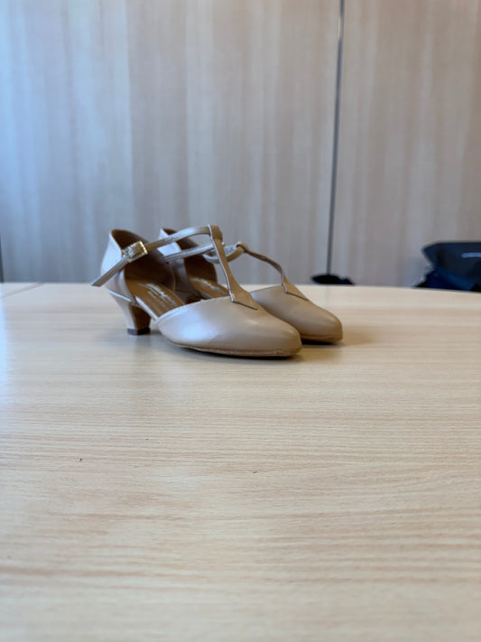 Karen - Beige NotCalf - Size 2.5 - Regular