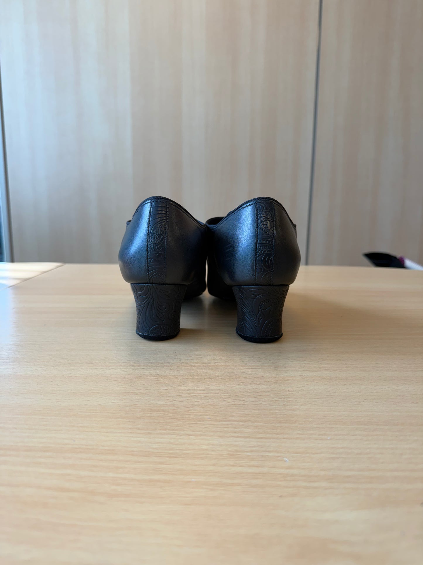F33 - Black Calf/Black Fiori - Size 8.5 - Regular