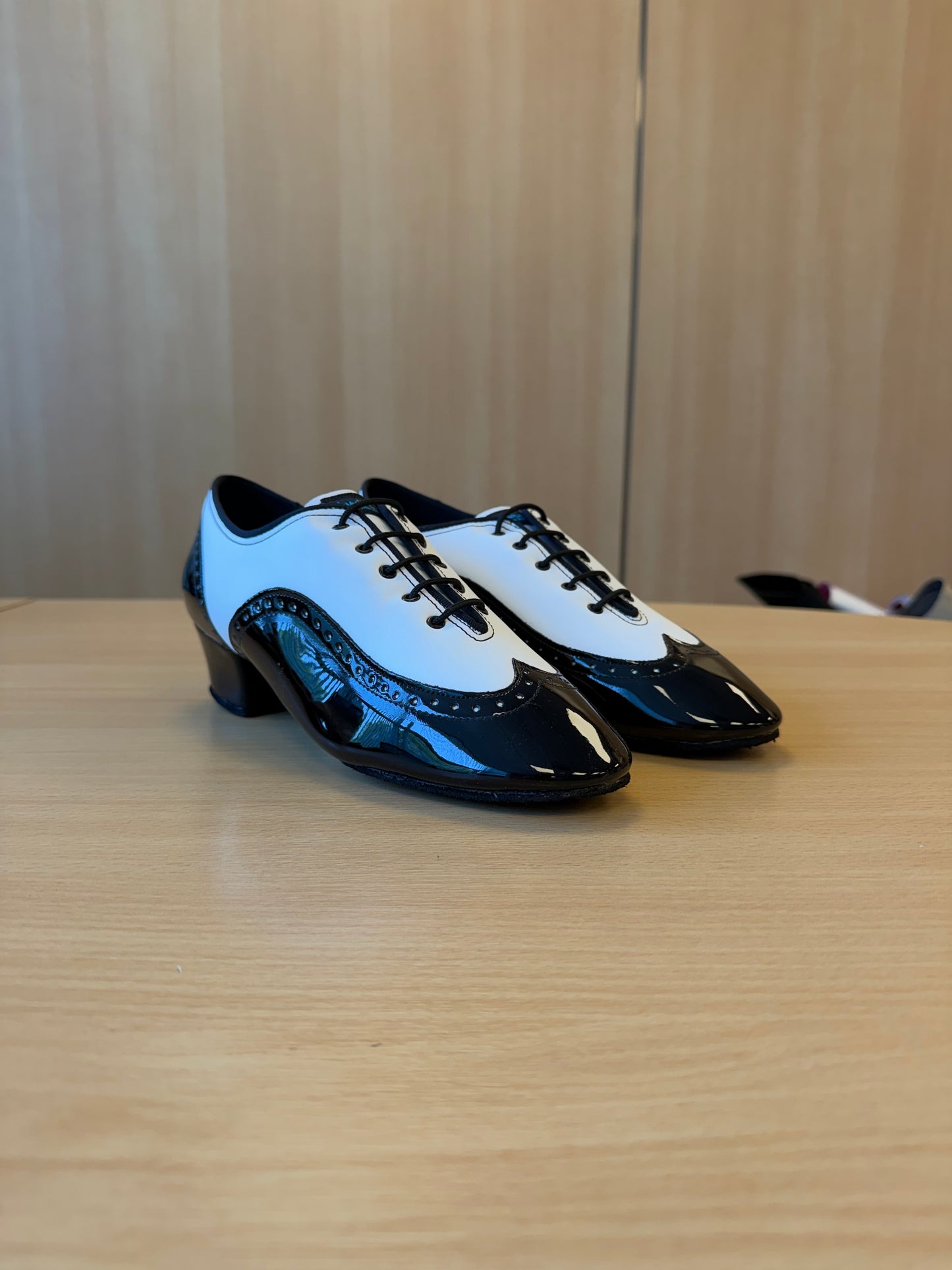 Brogue Split-Sole - White/Black Patent - Size 7.5 - Regular