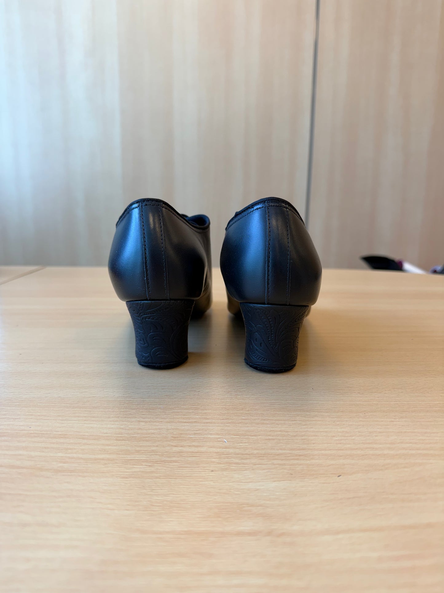 F33 - Black Calf/Black Fiori - Size 8 - Regular