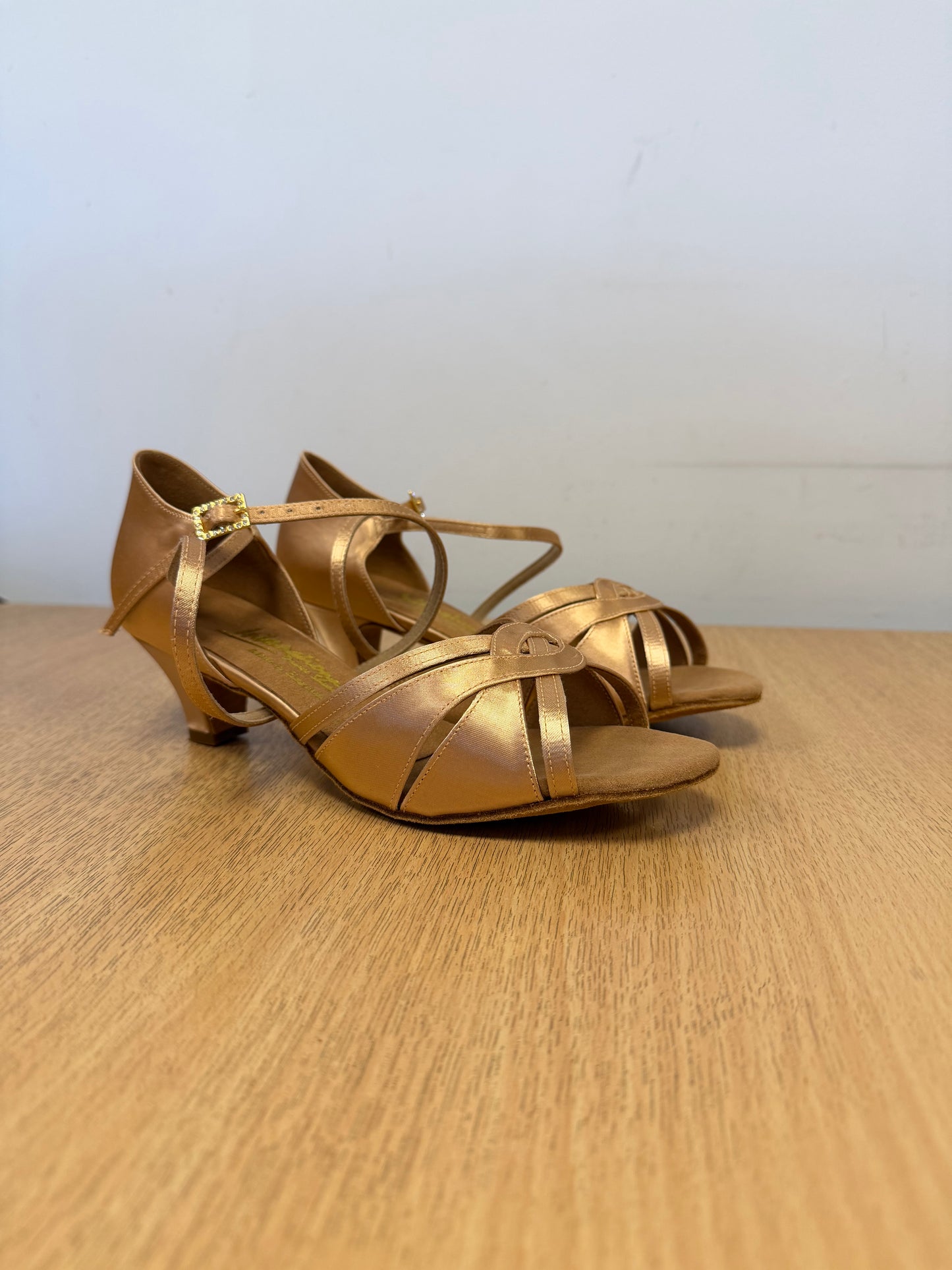 Mia  - Peach Satin - Size 6 - Wide (XG Soles)