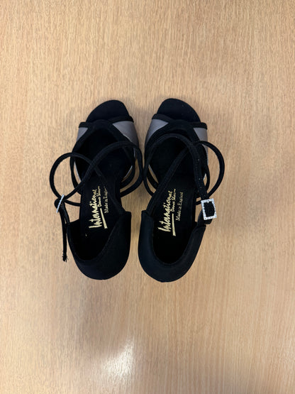 Bianca - Black Nubuck/ Steel Pixel - Size 6 - X Wide