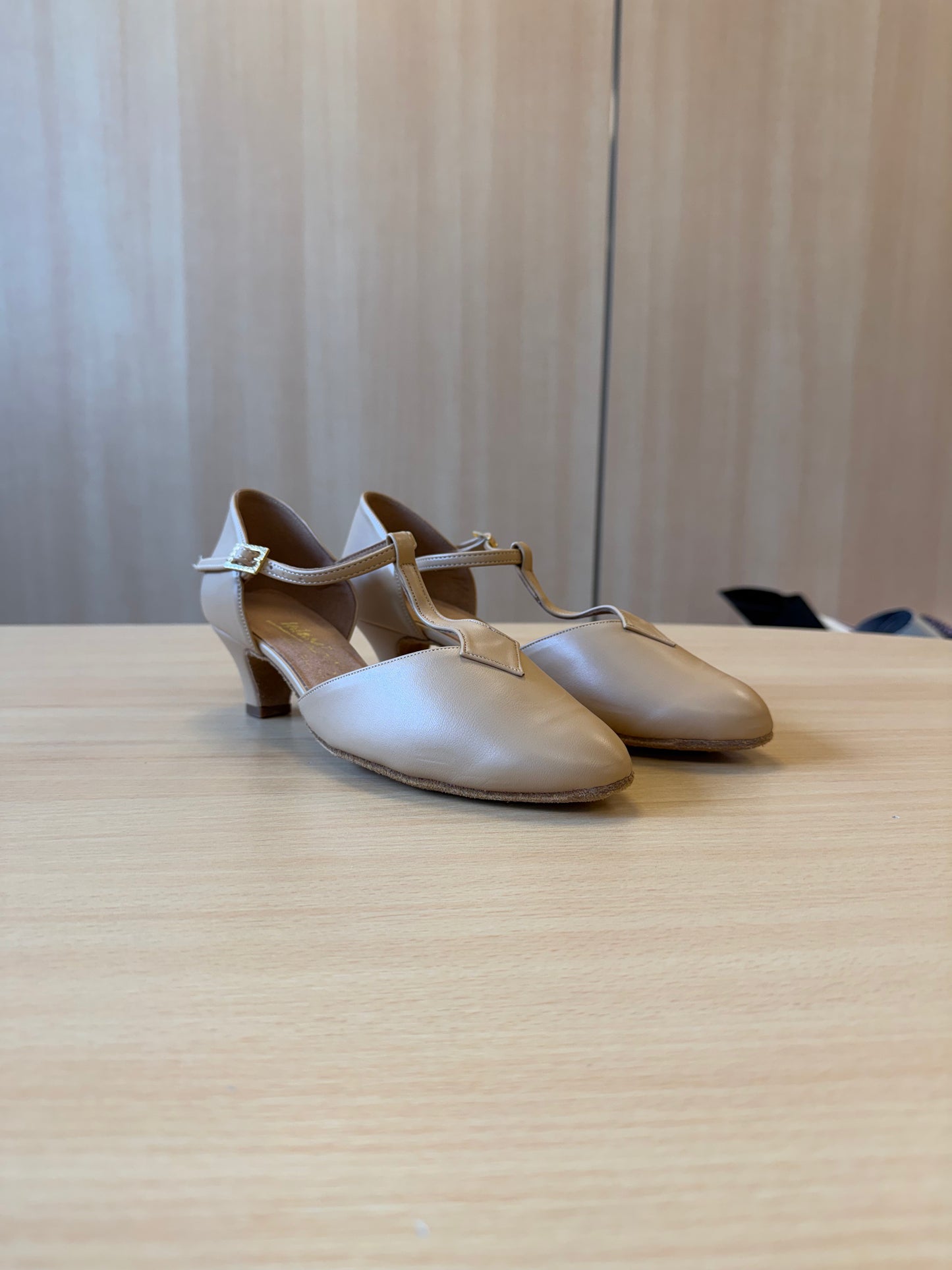 Karen - Beige NotCalf - Size 6 - Wide