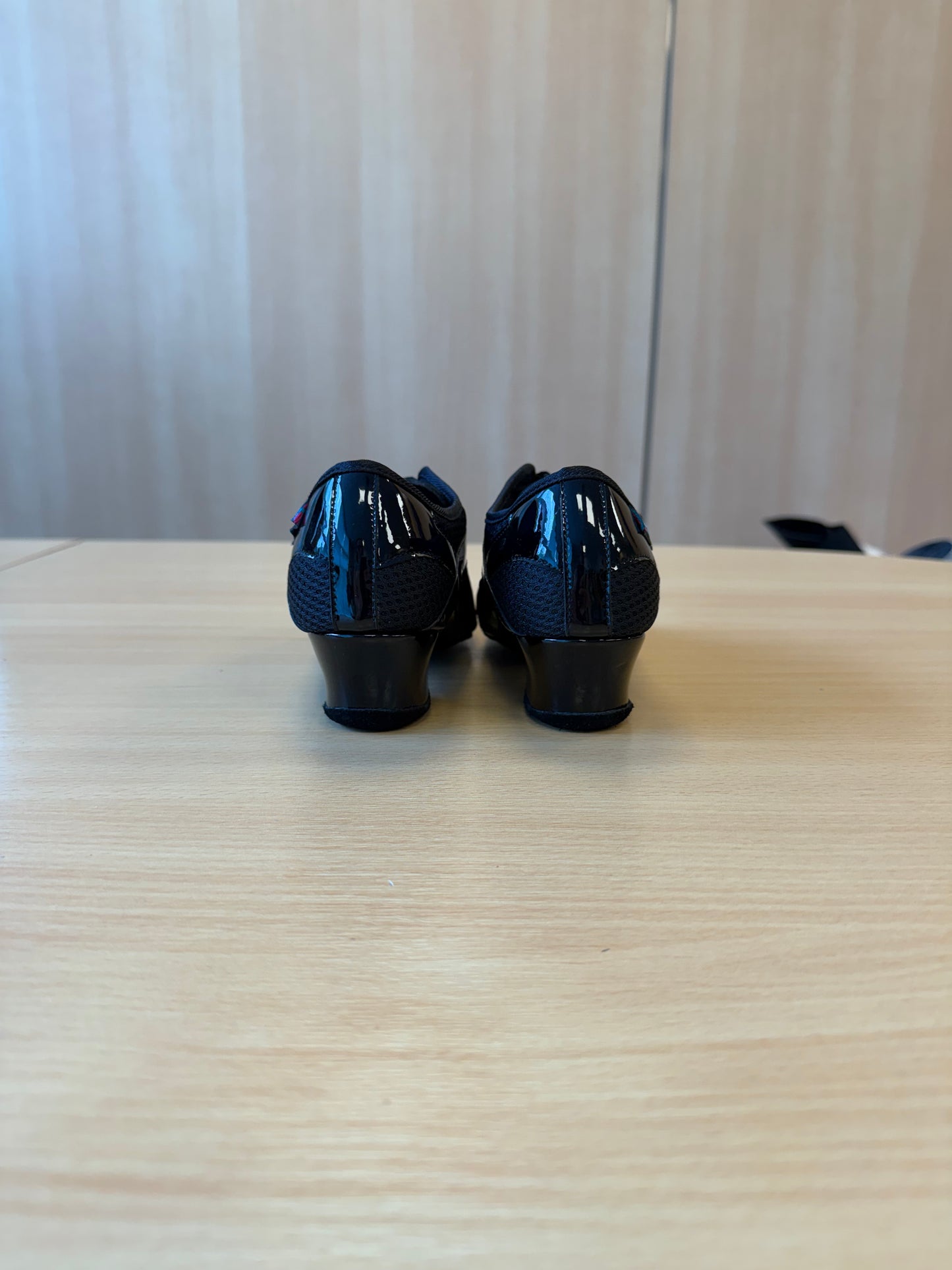 Tempo - AirMesh/ Black Patent - Size 2 - Regular