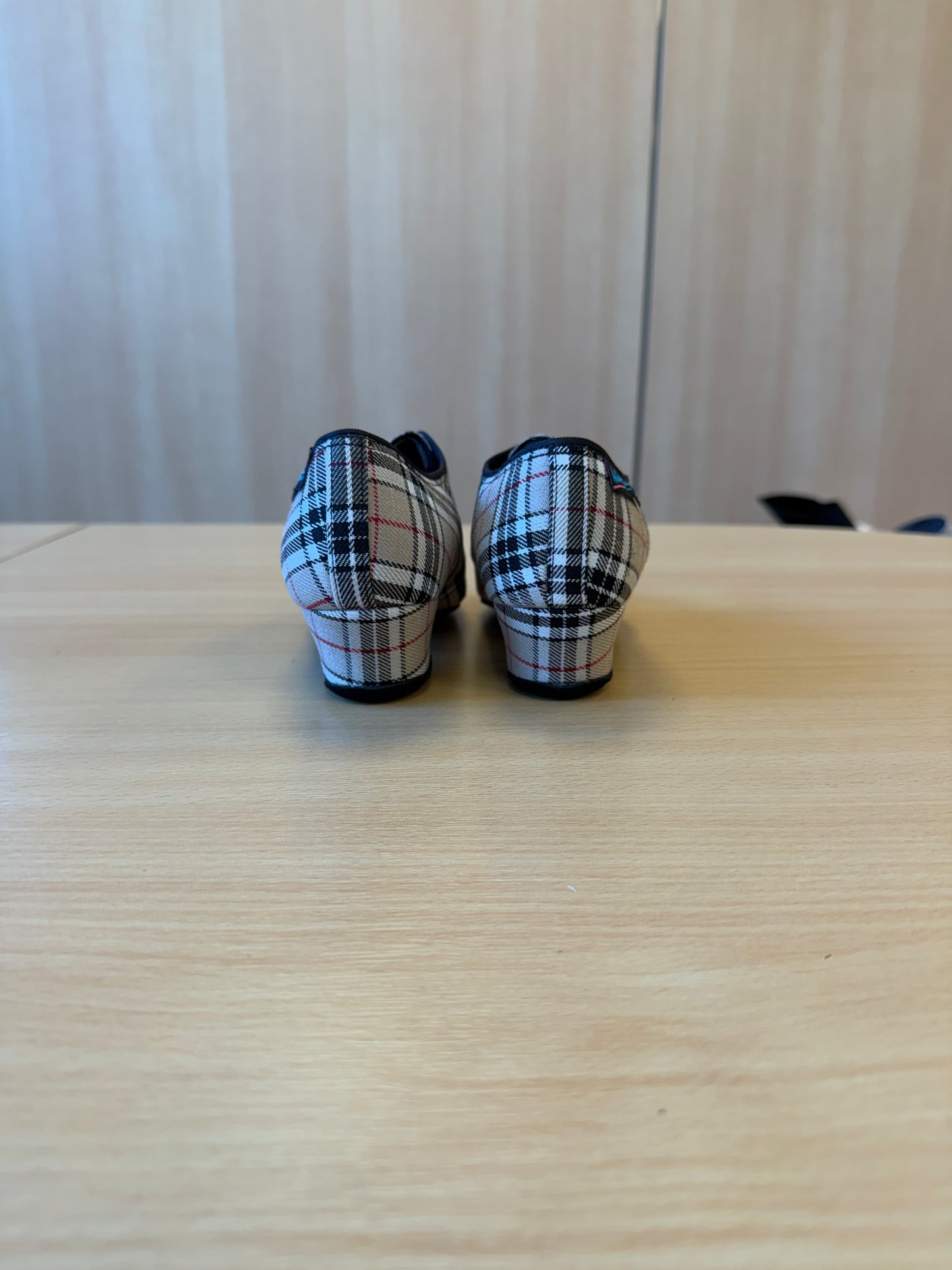 Heather Split-Sole - Beige Check - Size 3.5 - Narrow