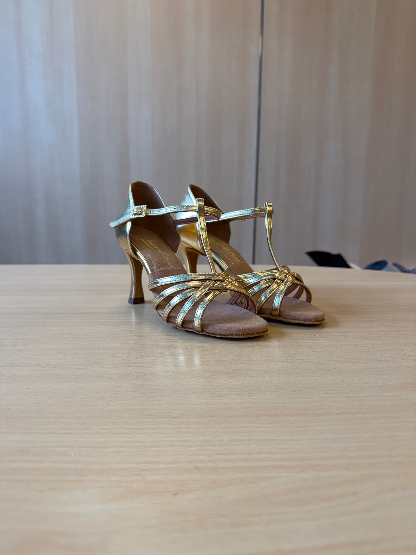 Bela - Gold NotCalf - Size 6 - Narrow