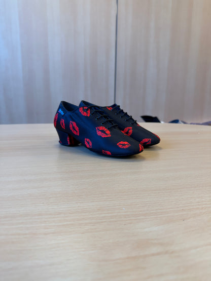 Heather Split-Sole - Lipstick - Size 2.5 - Regular (Vegan)
