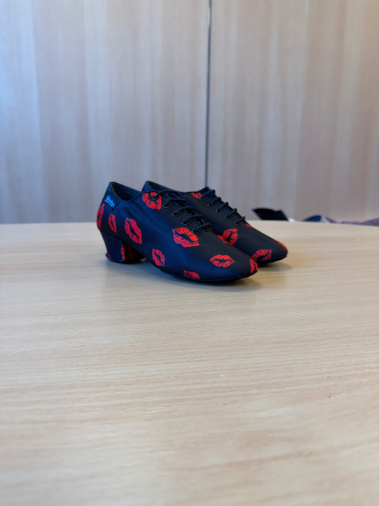 Heather Split-Sole - Lipstick - Size 2.5 - Regular (Vegan)