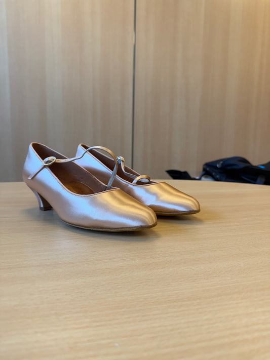 ICS RoundToe SingleStrap - Peach Satin - Size 6.5 - Wide