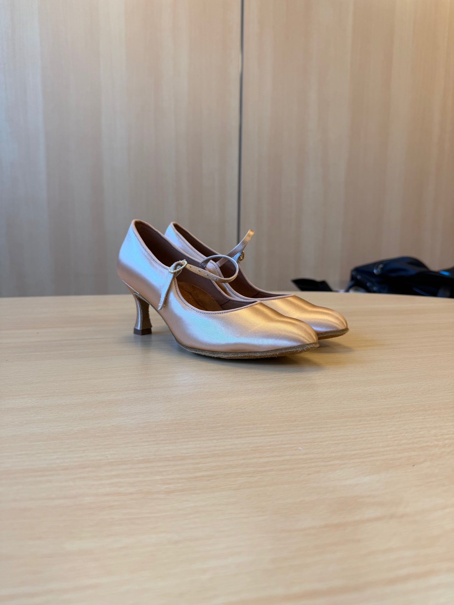 ICS Classic - Peach Satin - Size 6.5 - Narrow