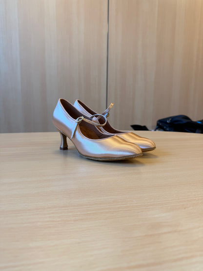 ICS Classic - Peach Satin - Size 6.5 - Narrow