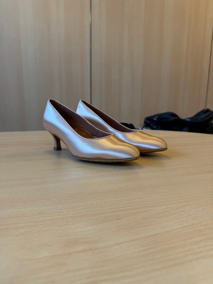 ICS RoundToe - Peach Satin - Size 6.5 - Regular