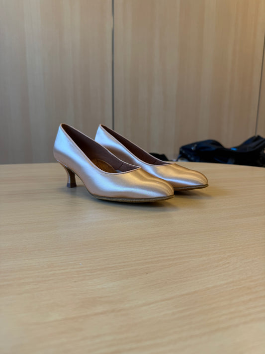ICS RoundToe - Peach Satin - Size 6.5 - Regular
