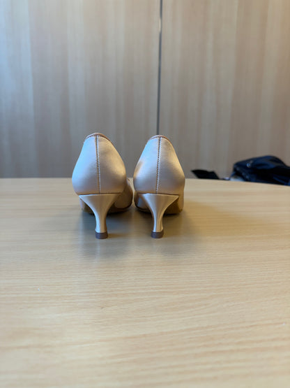 ICS RoundToe - Peach Satin - Size 6.5 - Regular