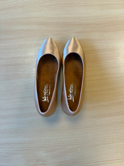 ICS RoundToe - Peach Satin - Size 6.5 - Regular
