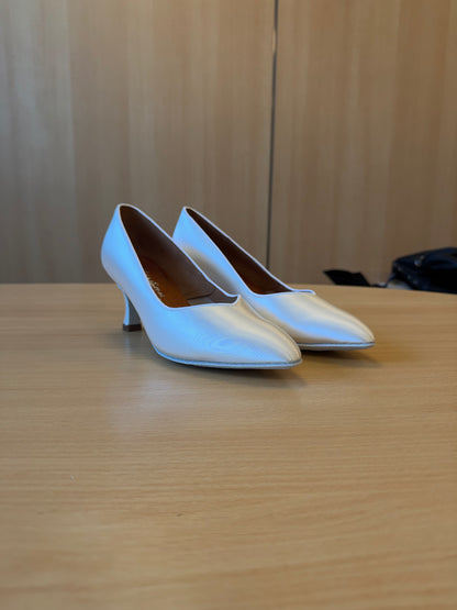 ICS SuperStar - White Satin - Size 6.5 - Regular