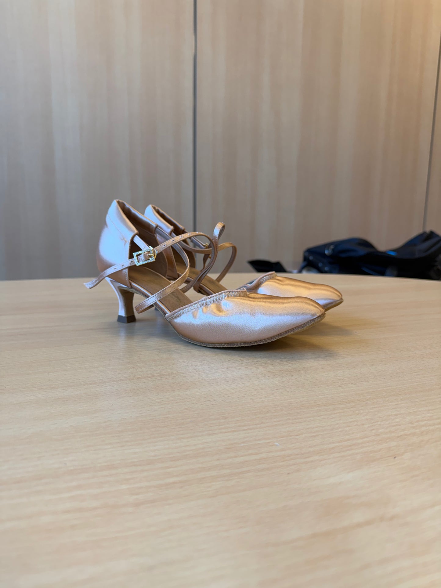 American Flex - Peach Satin - Size 6.5 - Regular