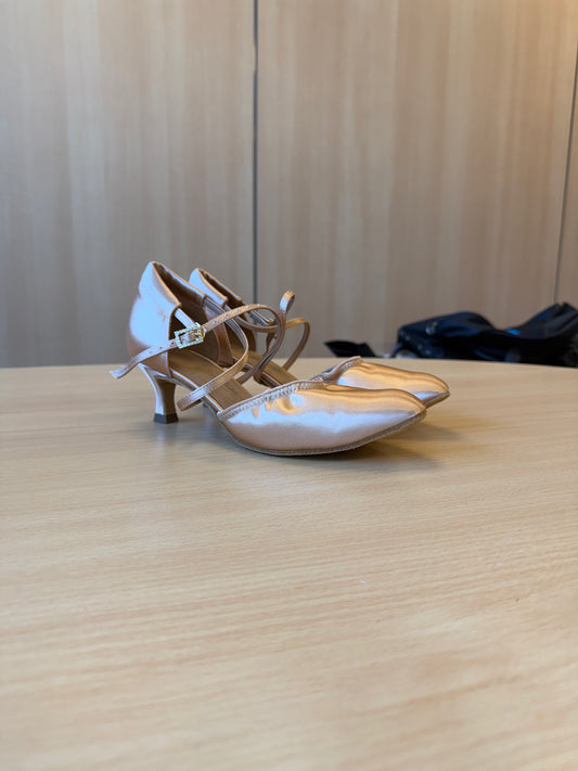 American Flex - Peach Satin - Size 6.5 - Regular