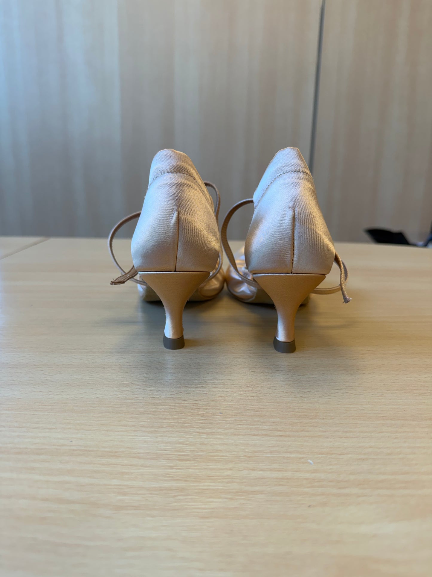 American Flex - Peach Satin - Size 6.5 - Regular