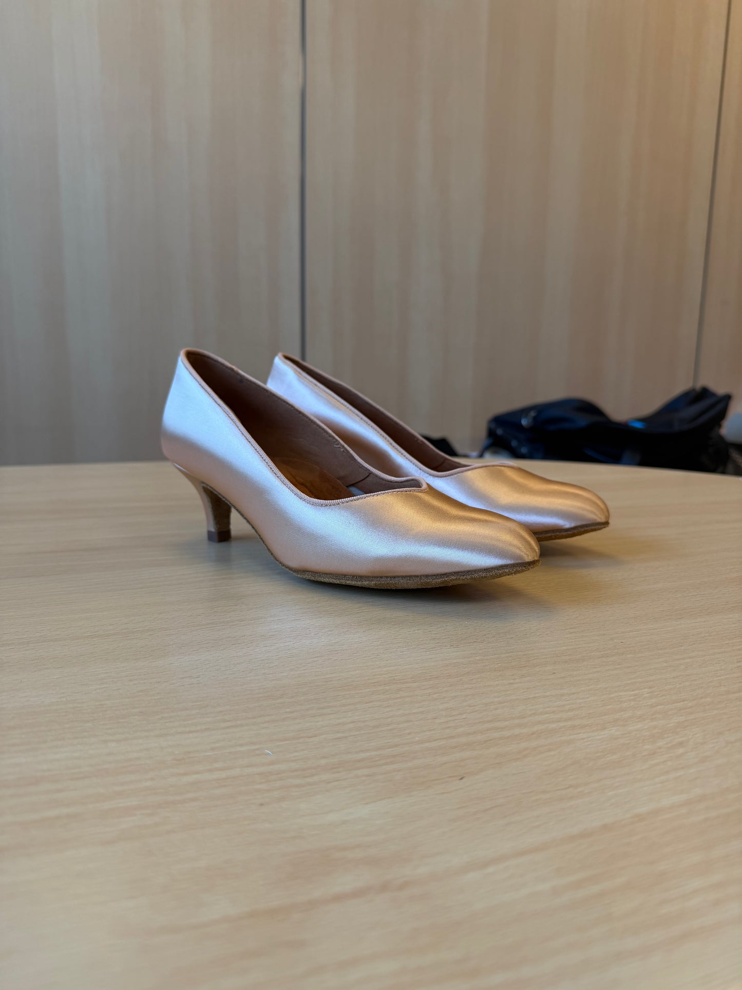 ICS Vista - Peach Satin - Size 6.5 - Regular