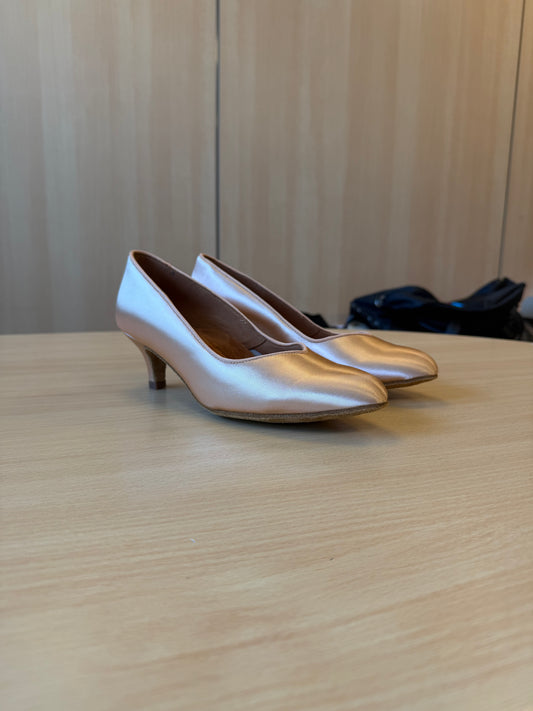 ICS Vista - Peach Satin - Size 6.5 - Regular