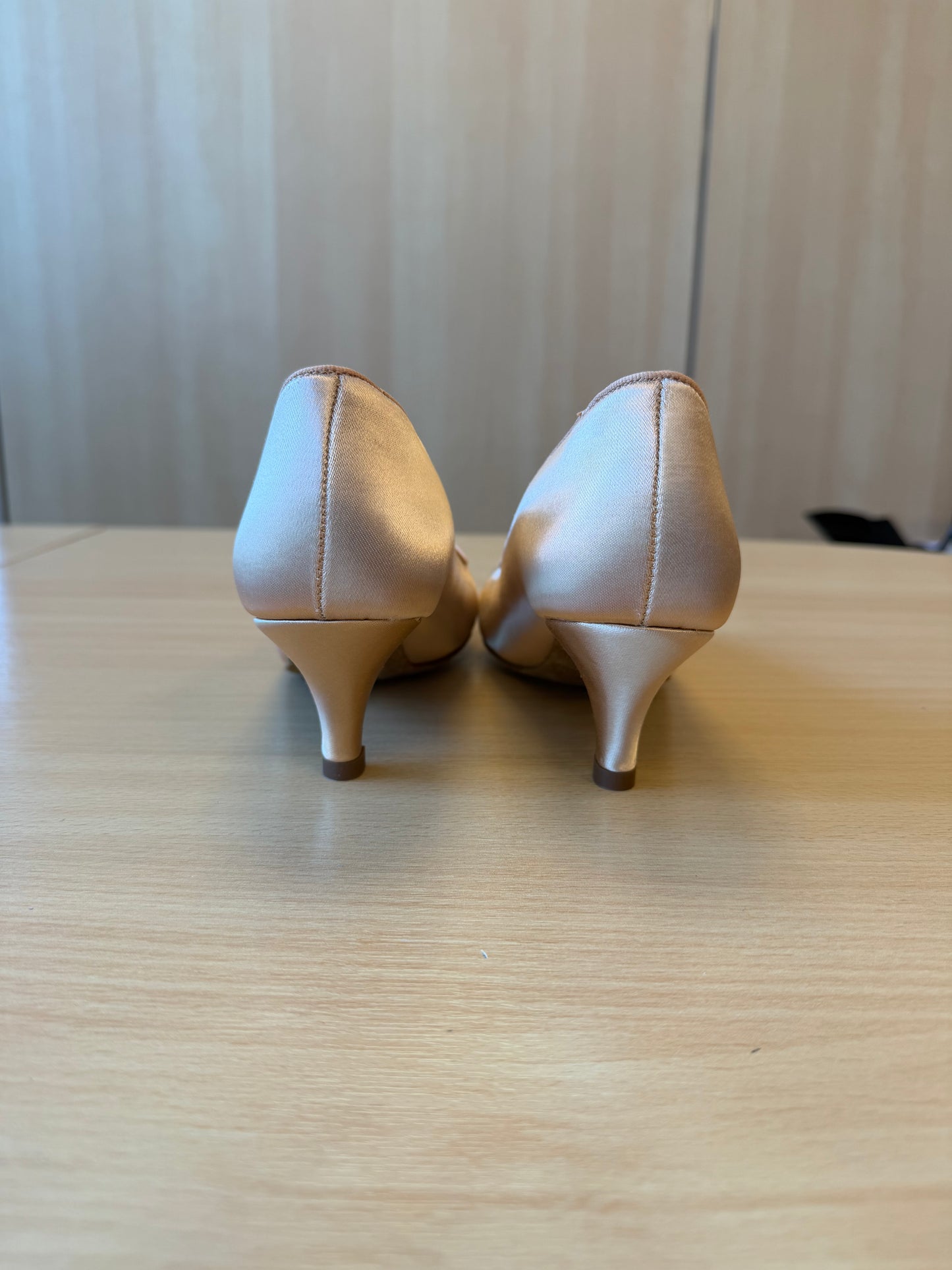 ICS Vista - Peach Satin - Size 6.5 - Regular