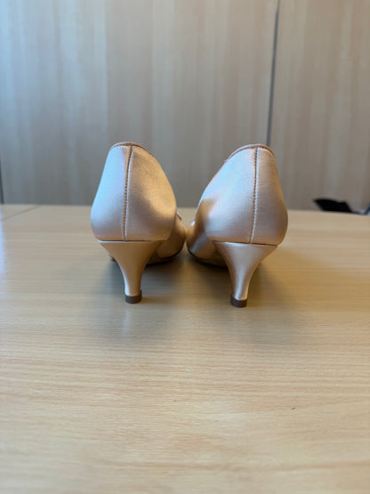 ICS Vista - Peach Satin - Size 6.5 - Regular