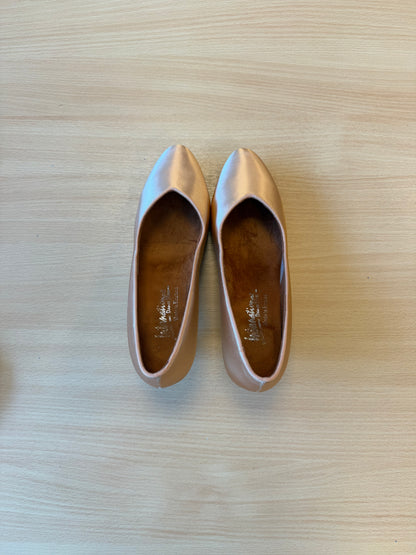 ICS Vista - Peach Satin - Size 6.5 - Regular