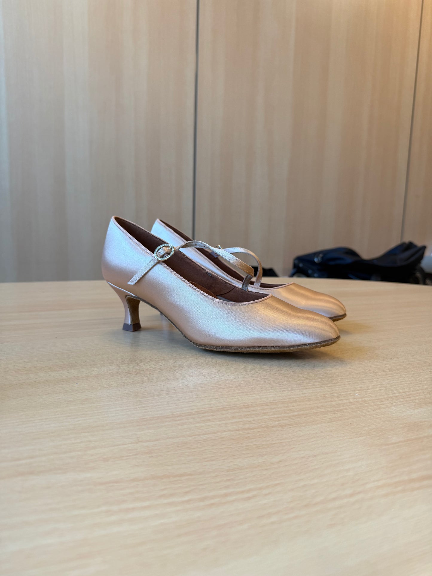 ICS RoundToe SingleStrap - Peach Satin - Size 6.5 - Regular