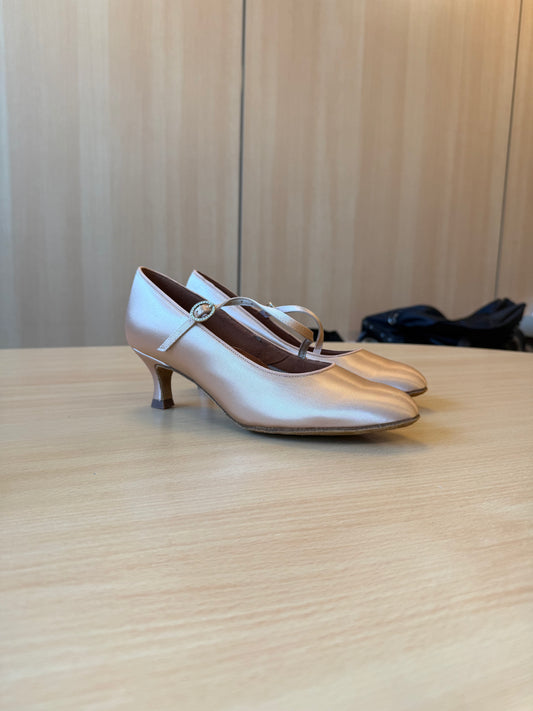 ICS RoundToe SingleStrap - Peach Satin - Size 6.5 - Regular