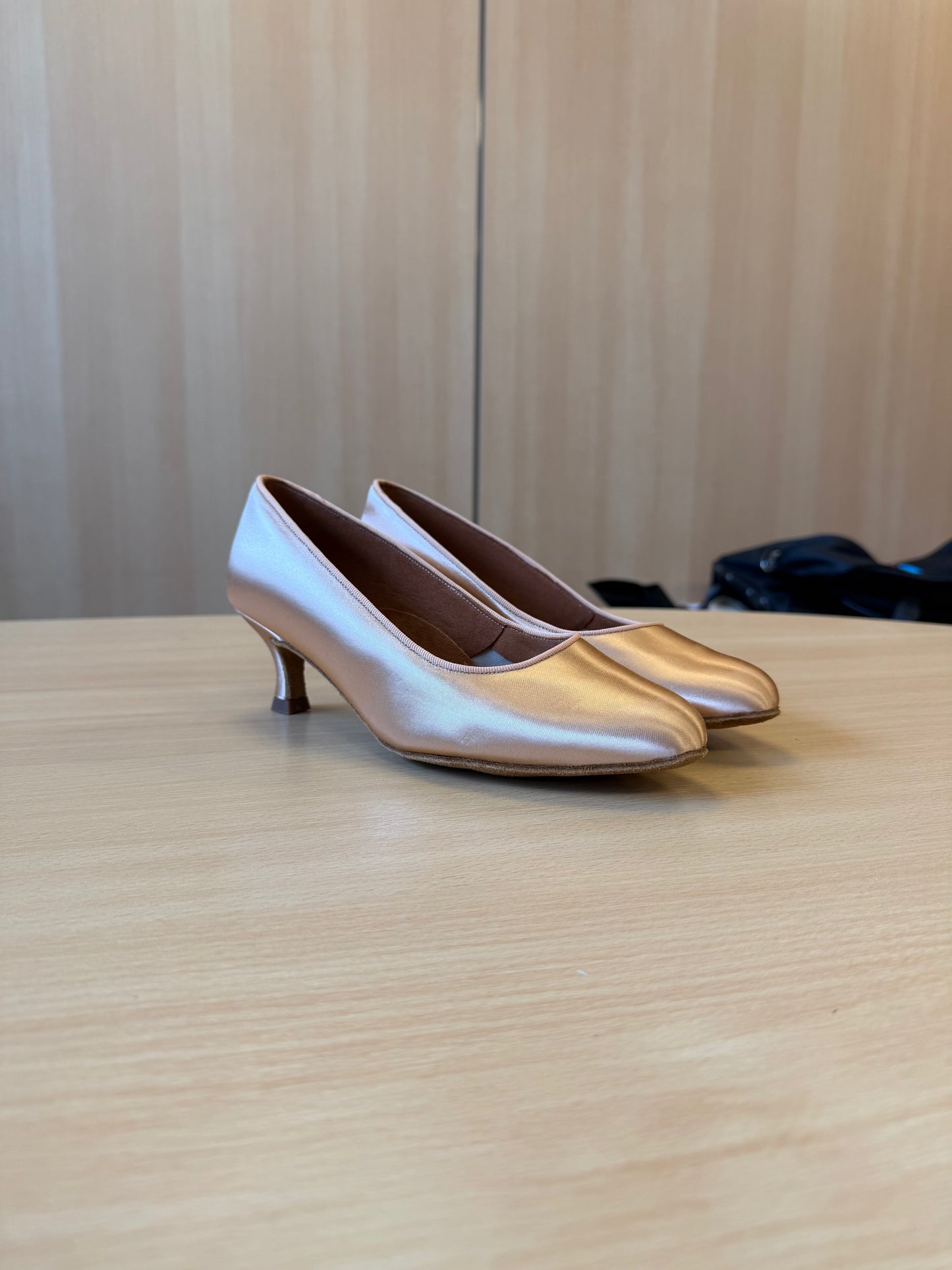 ICS RoundToe - Peach Satin - Size 6.5 - X Wide