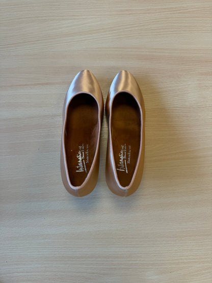 ICS RoundToe - Peach Satin - Size 6.5 - X Wide