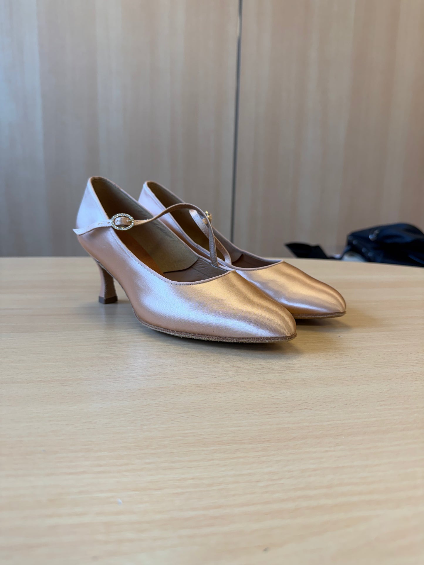ICS RoundToe SingleStrap - Peach Satin - Size 7.5 - X Wide
