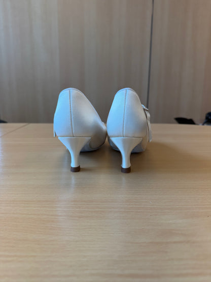 ICS RoundToe SingleStrap - White Satin - Size 7.5 - Wide (Hook Buckles)