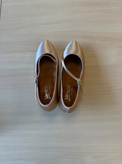 ICS RoundToe SingleStrap - Peach Satin - Size 7.5 - X Wide