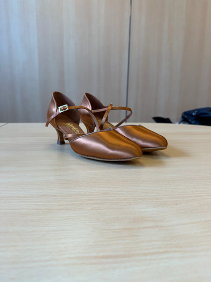 American Smooth - Tan Satin - Size 6.5 - Narrow