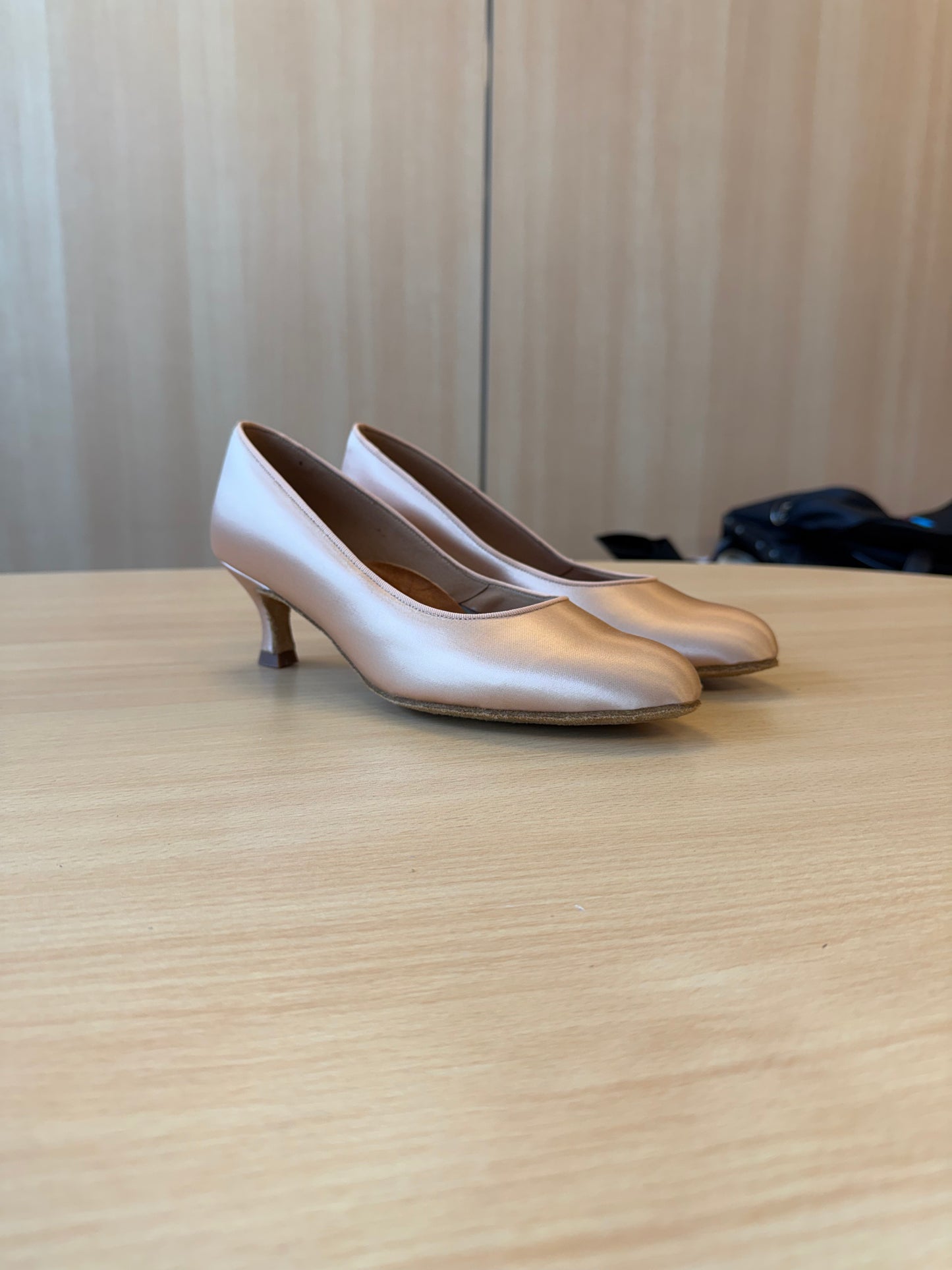 ICS RoundToe - Peach Satin - Size 6.5 - Regular
