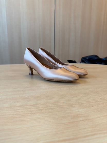 ICS RoundToe - Peach Satin - Size 6.5 - Regular