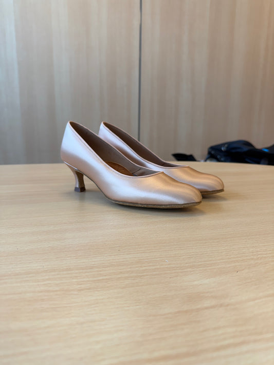 ICS RoundToe - Peach Satin - Size 6.5 - Regular