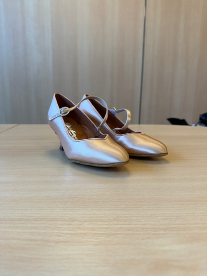 ICS Vista SingleStrap - Peach Satin - Size 2.5 - Regular