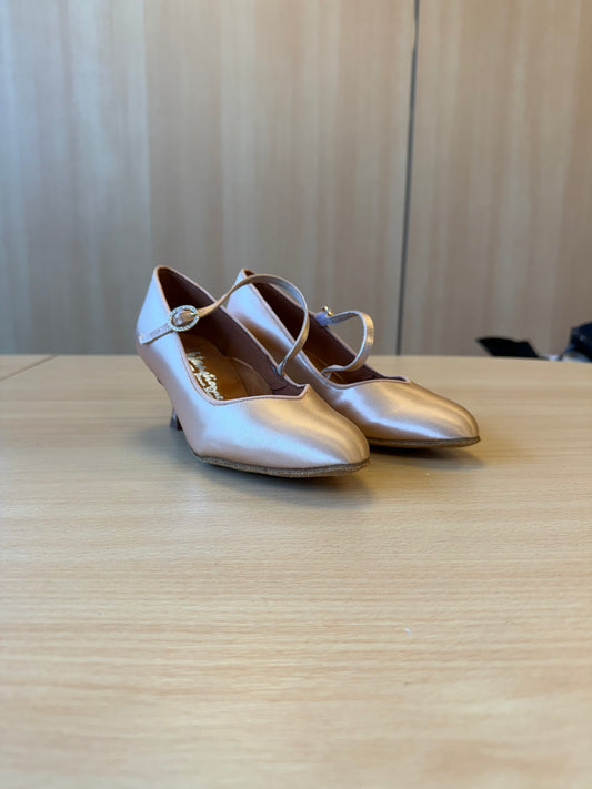 ICS Vista SingleStrap - Peach Satin - Size 2.5 - Regular