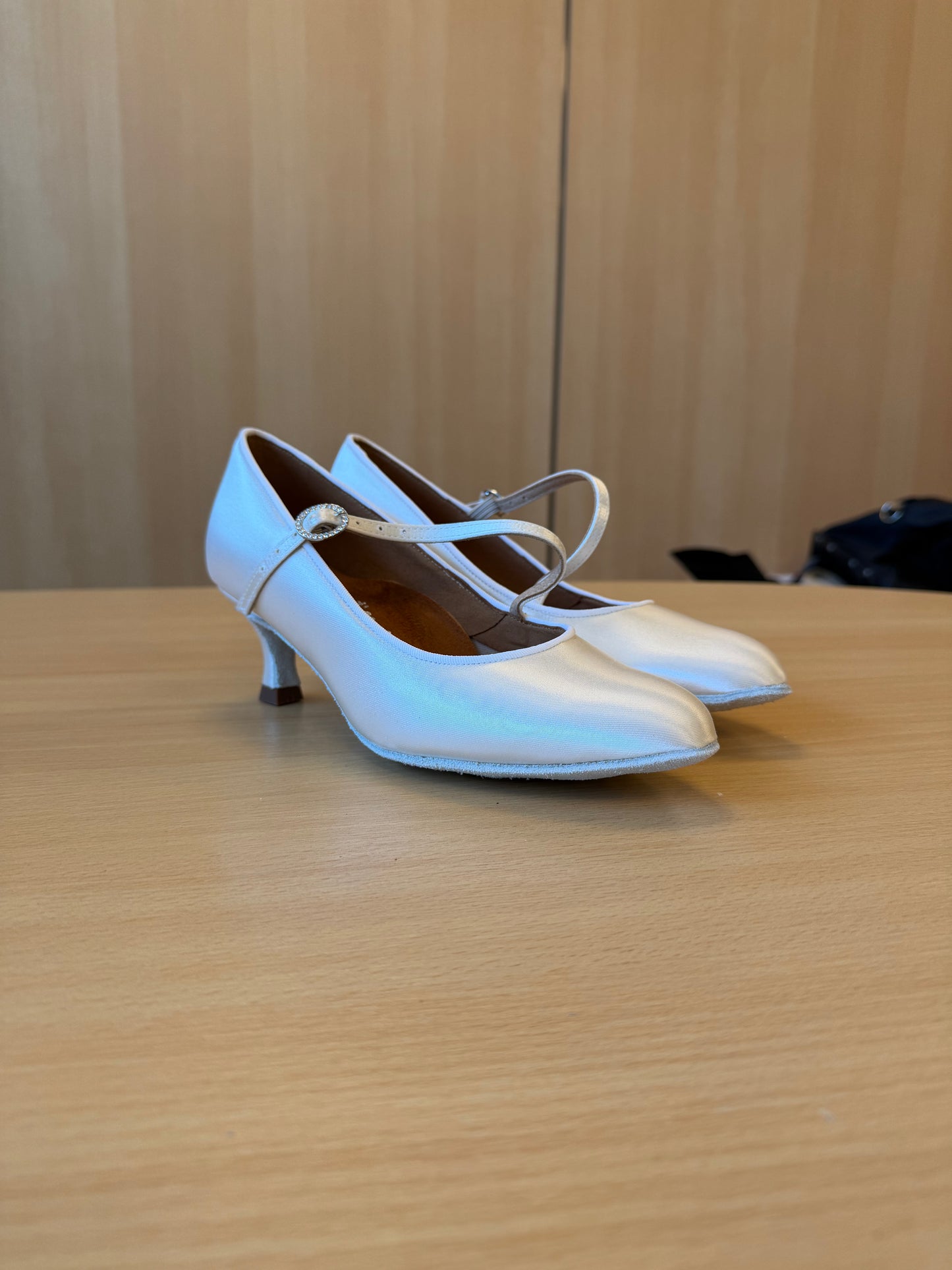 ICS RoundToe SingleStrap - White Satin - Size 5 - Regular